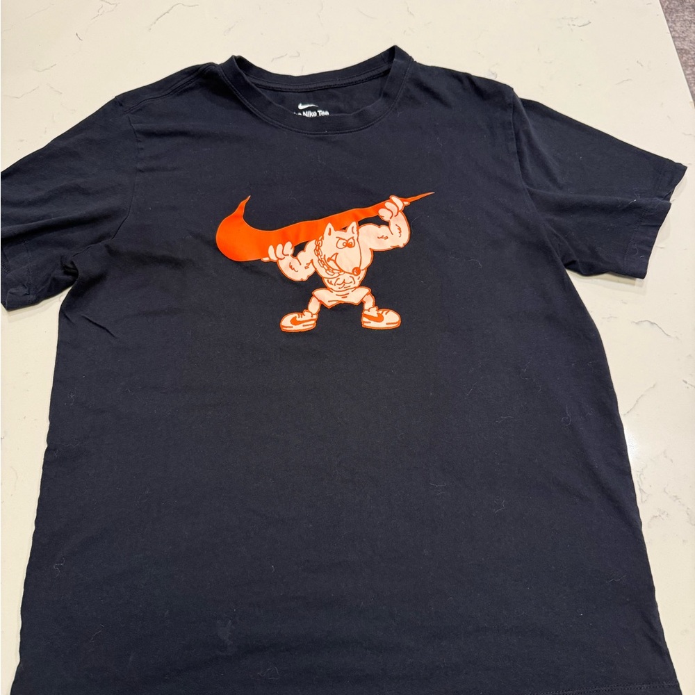 Nike Men's Black and Orange Graphic Tee